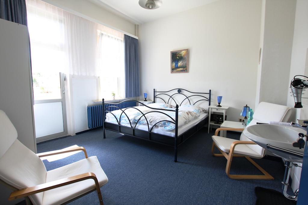 Doppelzimmer mit Gemeinschaftsdusche und -WC